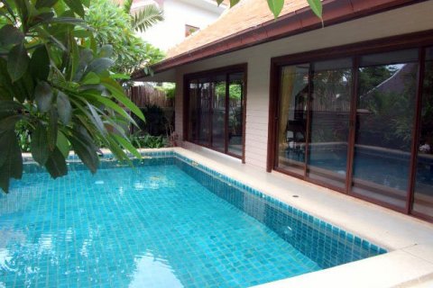 Casa de 4 dormitorios en Jomtien Beach, Pattaya, Tailandia № 19701