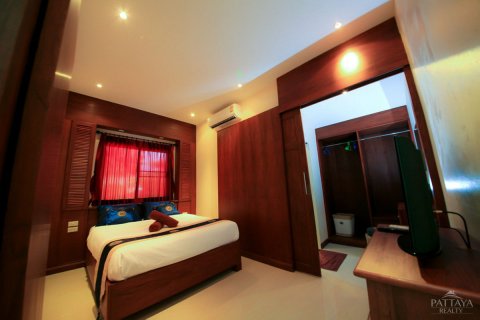Casa de 4 dormitorios en Jomtien Beach, Pattaya, Tailandia № 24045 - foto 10