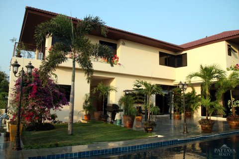 Casa de 4 dormitorios en Pattaya, Tailandia № 24168 - foto 3