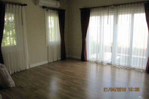 Casa de 3 dormitorios en Pattaya, Tailandia № 22889 - foto 2