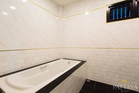 Casa de 3 dormitorios en Pattaya, Tailandia № 21400 - foto 18