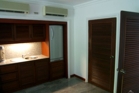 Casa de 4 dormitorios en Jomtien Beach, Pattaya, Tailandia № 20280 - foto 18
