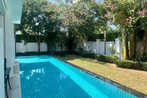 Casa de 4 dormitorios en Jomtien Beach, Pattaya, Tailandia № 21988 - foto 2