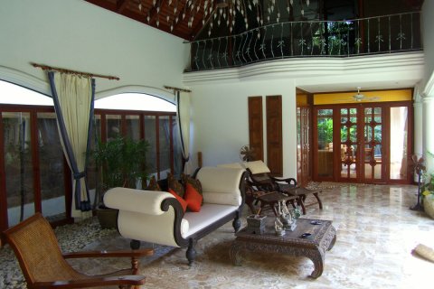 Casa de 4 dormitorios en Jomtien Beach, Pattaya, Tailandia № 20280 - foto 5