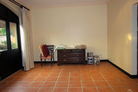 Casa de 4 dormitorios en Pattaya, Tailandia № 24068 - foto 18