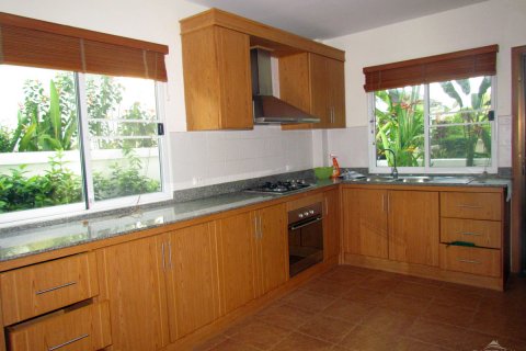 Casa de 3 dormitorios en Pattaya, Tailandia № 24226 - foto 12
