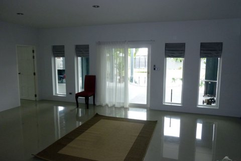 Casa de 4 dormitorios en Pattaya, Tailandia № 19839 - foto 3