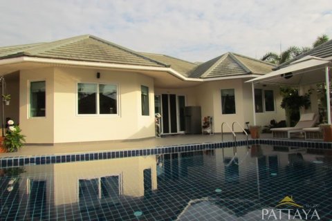 Casa de 4 dormitorios en Pattaya, Tailandia № 21274 - foto 2