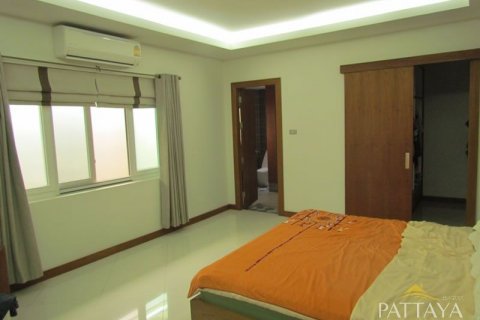 Casa de 4 dormitorios en Pattaya, Tailandia № 21274 - foto 24