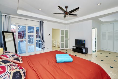 Casa de 5 dormitorios en Pattaya, Tailandia № 23055 - foto 4