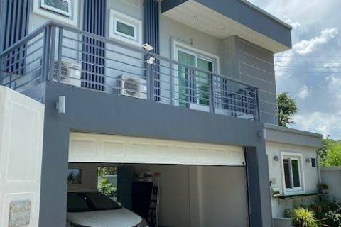 Casa de 4 dormitorios en Pattaya, Tailandia № 22081 - foto 2