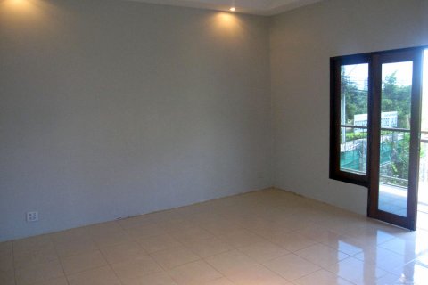 Casa de 6 dormitorios en Pattaya, Tailandia № 22952 - foto 11