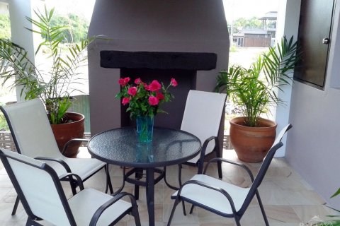 Casa de 5 dormitorios en Pattaya, Tailandia № 24082 - foto 18