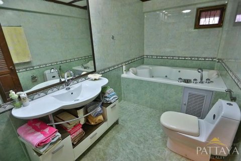 Casa de 4 dormitorios en Pattaya, Tailandia № 21374 - foto 16