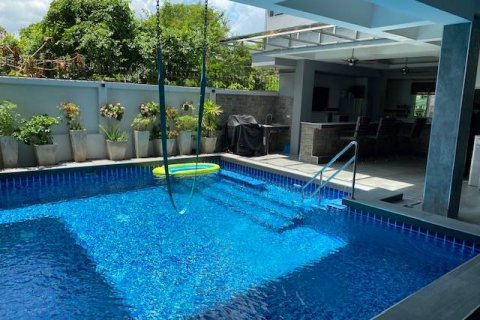 Casa de 4 dormitorios en Pattaya, Tailandia № 22081 - foto 15