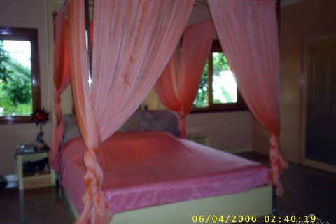 Casa de 4 dormitorios en Pattaya, Tailandia № 22734