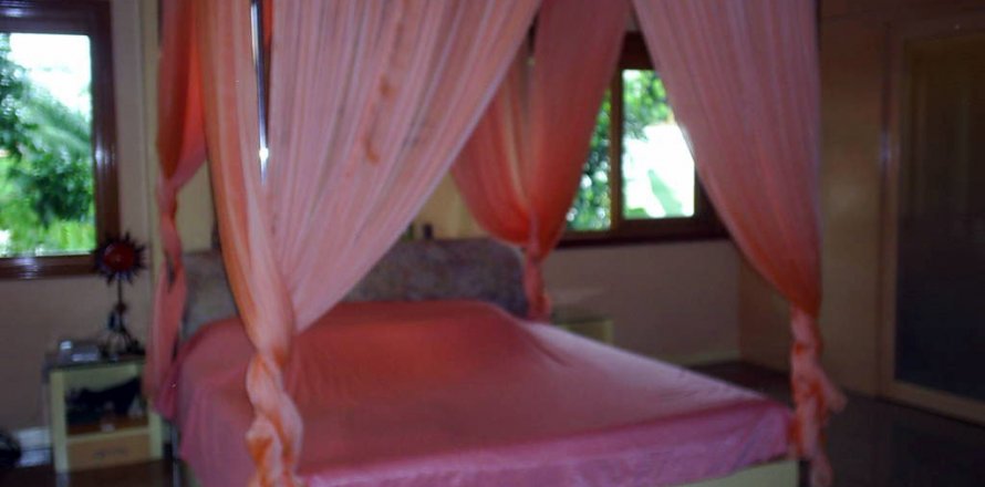 Casa de 4 dormitorios en Pattaya, Tailandia № 22734