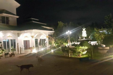 Casa de 9 dormitorios en Pattaya, Tailandia № 22284 - foto 15