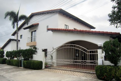 Casa de 5 dormitorios en Pattaya, Tailandia № 20286