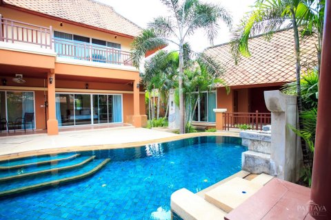 Casa de 5 dormitorios en Pattaya, Tailandia № 24360 - foto 3