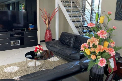 Casa de 5 dormitorios en Jomtien Beach, Pattaya, Tailandia № 22495 - foto 18