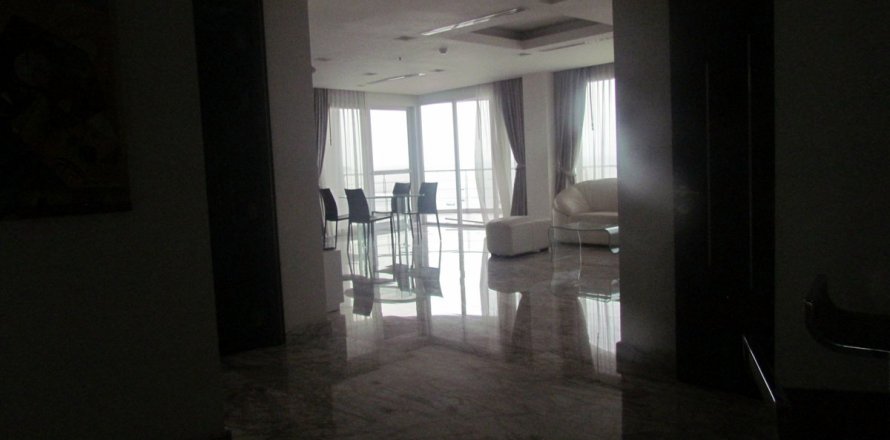 Condominio de 4 dormitorios en Pattaya, Tailandia № 24185