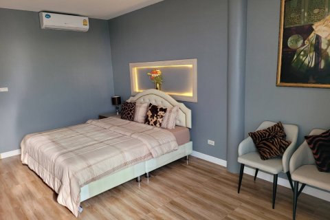 Casa de 5 dormitorios en Pattaya, Tailandia № 22389 - foto 13