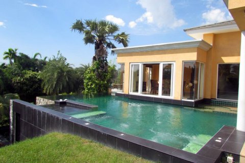 Casa de 5 dormitorios en Pattaya, Tailandia № 20120 - foto 8