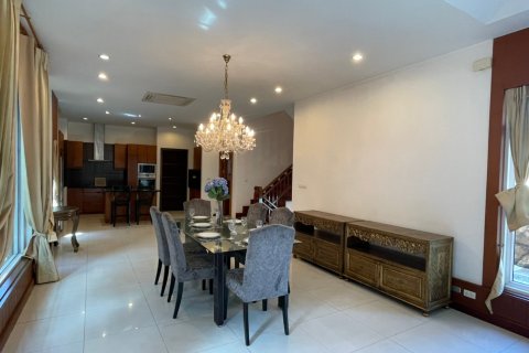 Casa de 5 dormitorios en Pattaya, Tailandia № 22413 - foto 3