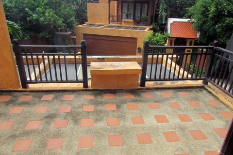 Casa de 4 dormitorios en Jomtien Beach, Pattaya, Tailandia № 20711 - foto 27