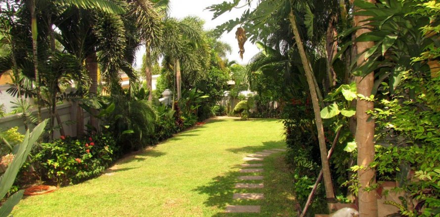 Casa de 5 dormitorios en Pattaya, Tailandia № 23797