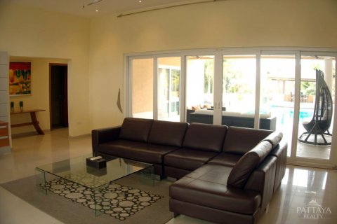 Casa de 5 dormitorios en Pattaya, Tailandia № 23316 - foto 3