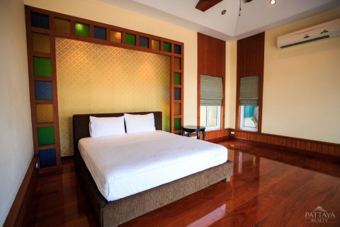 Casa de 5 dormitorios en Pattaya, Tailandia № 24357 - foto 4