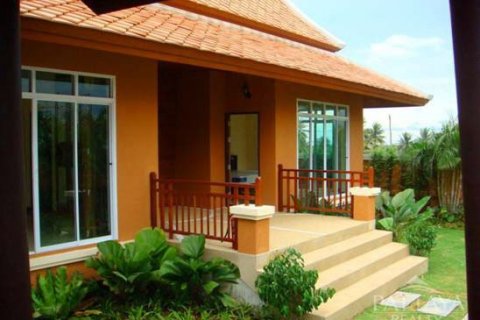 Casa de 5 dormitorios en Pattaya, Tailandia № 24342