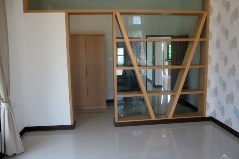 Casa de 3 dormitorios en Pattaya, Tailandia № 22898 - foto 4