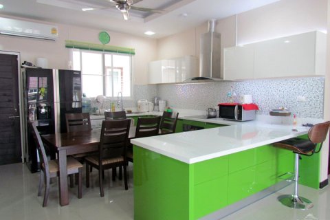 Casa de 3 dormitorios en Pattaya, Tailandia № 20273 - foto 13