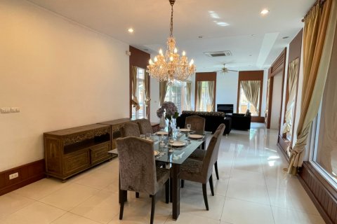 Casa de 5 dormitorios en Pattaya, Tailandia № 22413 - foto 15