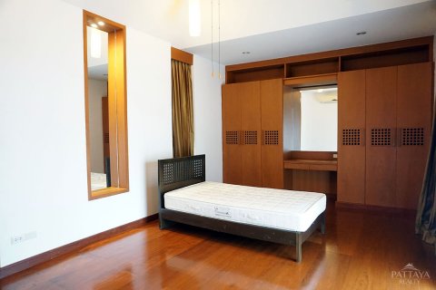 Casa de 5 dormitorios en Pattaya, Tailandia № 24360 - foto 22