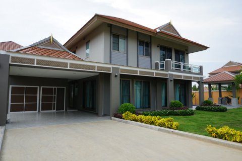 Casa de 4 dormitorios en Pattaya, Tailandia № 22409 - foto 17