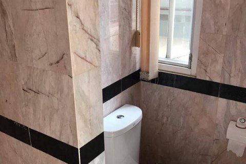 Casa de 5 dormitorios en Pattaya, Tailandia № 22129 - foto 15