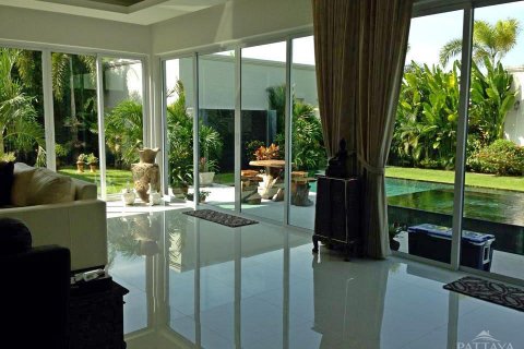 Casa de 3 dormitorios en Pattaya, Tailandia № 24103 - foto 16