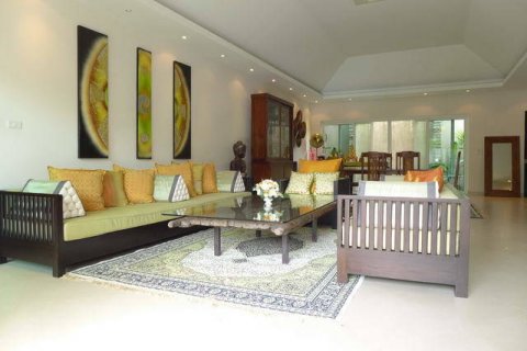 Casa de 4 dormitorios en Pattaya, Tailandia № 20152