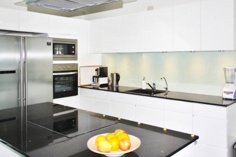 Casa de 4 dormitorios en Pattaya, Tailandia № 22156 - foto 3