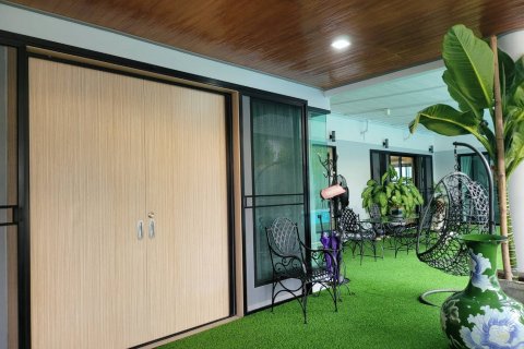 Casa de 5 dormitorios en Pattaya, Tailandia № 22389