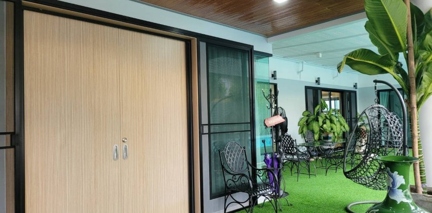 Casa de 5 dormitorios en Pattaya, Tailandia № 22389