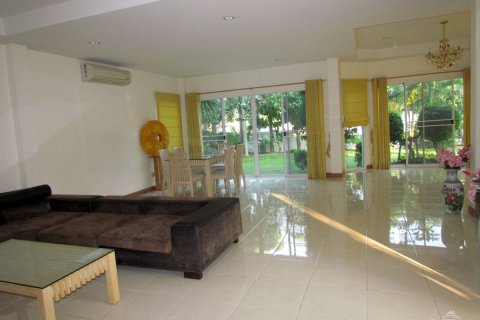 Casa de 3 dormitorios en Pattaya, Tailandia № 24226 - foto 13