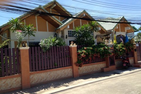 Casa de 4 dormitorios en Pattaya, Tailandia № 24445 - foto 27