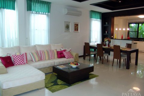 Casa de 3 dormitorios en Pattaya, Tailandia № 23398 - foto 4