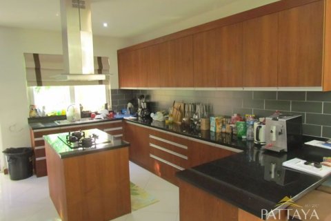 Casa de 4 dormitorios en Pattaya, Tailandia № 21274 - foto 19