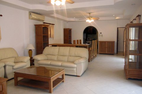 Casa de 4 dormitorios en Pattaya, Tailandia № 23049 - foto 9